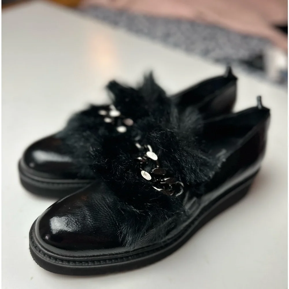 1874 By Walder Black Patent Leather Faux Fur Silver Chain Platform Loafers 39/8‎